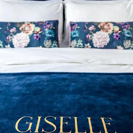Giselle Vintage Doubles - Adults Only 2*