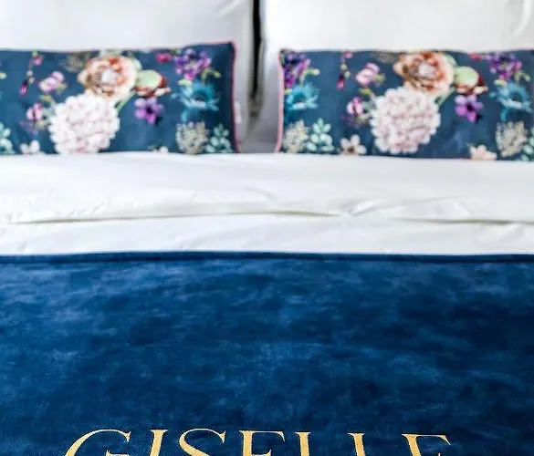Giselle Vintage Doubles - Adults Only 2*