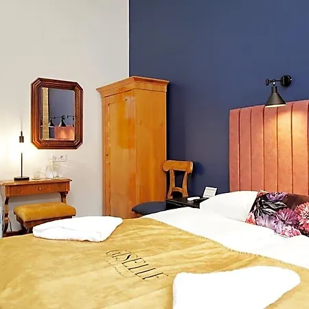 Giselle Vintage Doubles - Adults Only Budapest