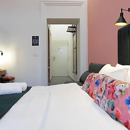 Giselle Vintage Doubles - Adults Only Hotel